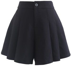 BLACK SIDE POCKET PLEATED SHORTS